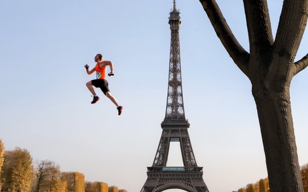 Faire du sport à la Tour Eiffel : escalader et courir